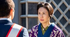「逃げ回ってもいい、ひきょうだと思われてもいい」→戦時下に駆けつけた登美子（松嶋菜々子）が息子に託した、“らしくない”禁句〈吉田鋼太郎コメント付き〉【あんぱん第50回レビュー】